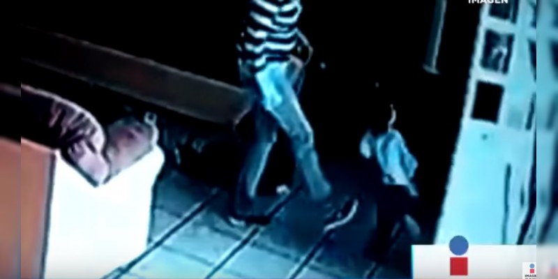 (Vídeo) Niñera es grabada golpeando a hermanitos en Tlaxcala - Foto 0 