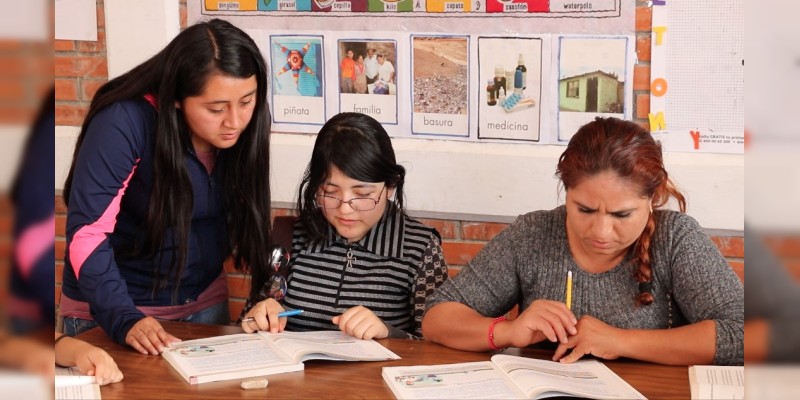 7 de cada 10 alumnos del INEA en Michoacán son mujeres  
