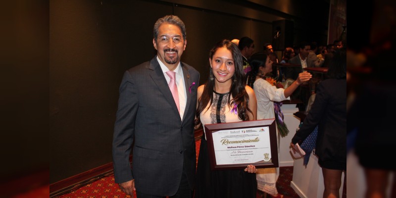Reconocen a alumnos de la UMSNH en el Día de la Mujer - Foto 0 