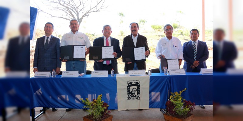 UVAQ y SAGARPA firman convenio para el desarrollo universitario y del campo  