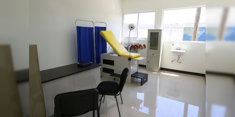 Entrega Silvano Aureoles Centro de Salud a la Comunidad Modelo de Pinzándaro - Foto 2 