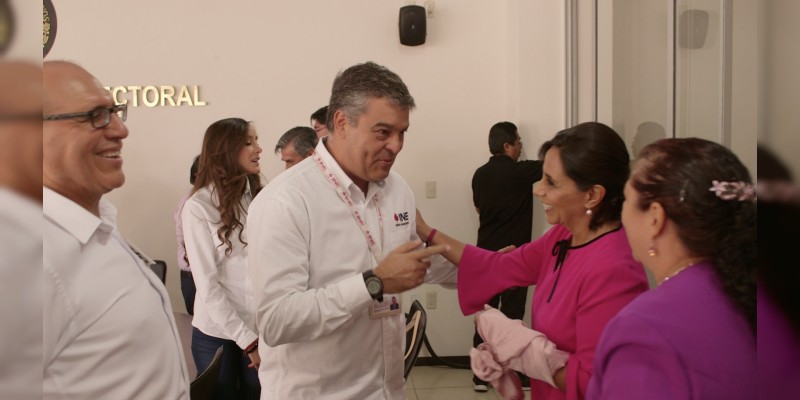 Se registra Luisa María Calderón como candidata a diputada federal independiente 
