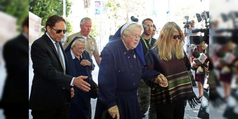 Monja que mantenía pleito legal con Katy Perry muere en pleno tribunal 