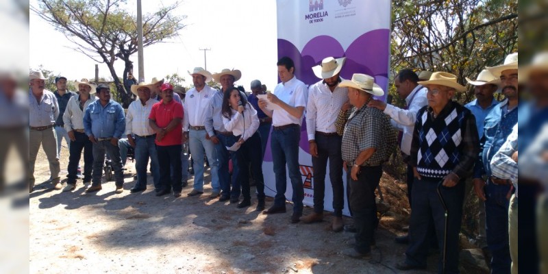 Arranque de obra de caminos en Tumbisca por el Ayuntamiento de Morelia 