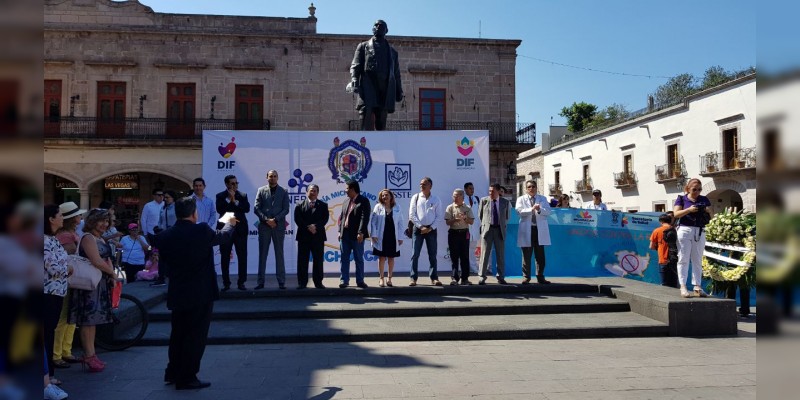 Realizan desfile conmemorativo del Día Michoacano sin Fumar - Foto 0 