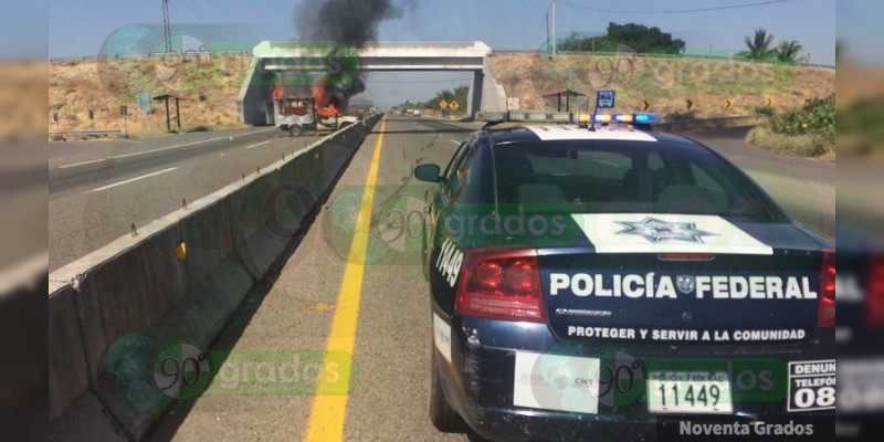Se reanudan bloqueos carreteros en la Tierra Caliente michoacana - Foto 0 