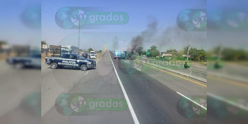 Se reanudan bloqueos carreteros en la Tierra Caliente michoacana - Foto 2 