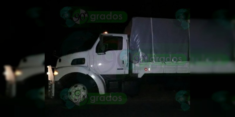 Aseguran camión con 8 mil litros de gasolina en Senguio, Michoacán - Foto 0 