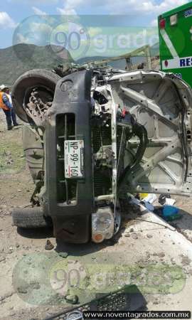 Un muerto y seis heridos, saldo de accidente vial en La Huacana, Michoacán - Foto 2 