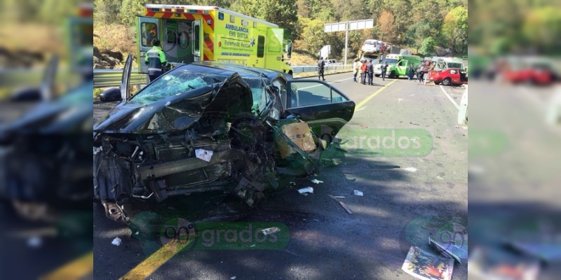 Morelianos se accidentan en Salvador Escalante; hay un muerto y dos heridos - Foto 2 