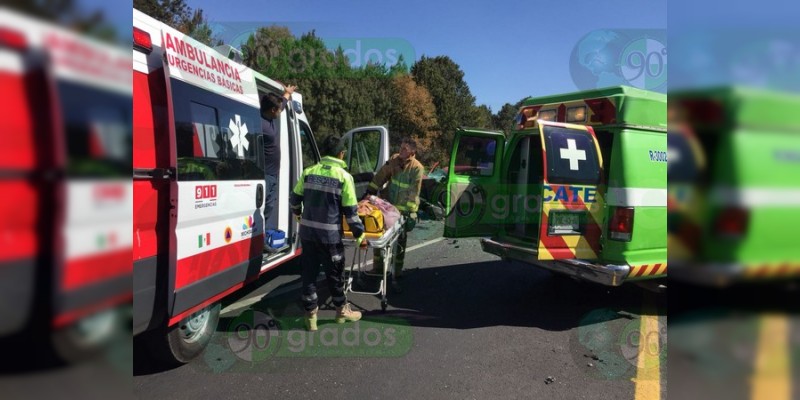 Morelianos se accidentan en Salvador Escalante; hay un muerto y dos heridos - Foto 4 