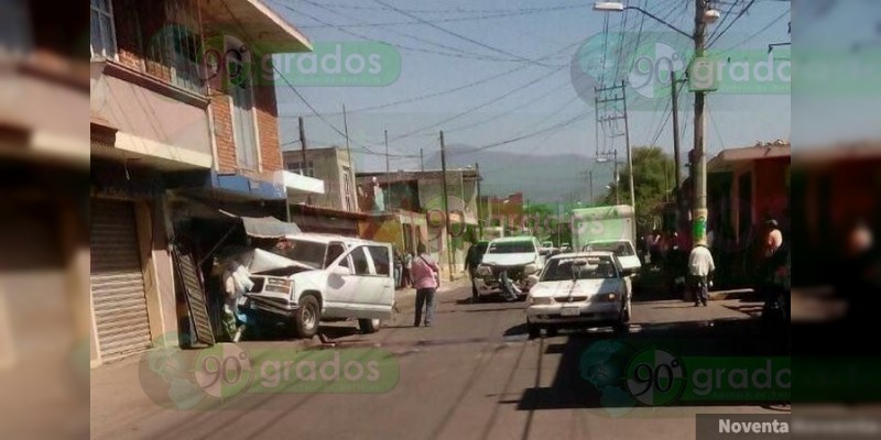 Chocan ministeriales al intentar escapar presunto asesino en Uruapan, Michoacán 