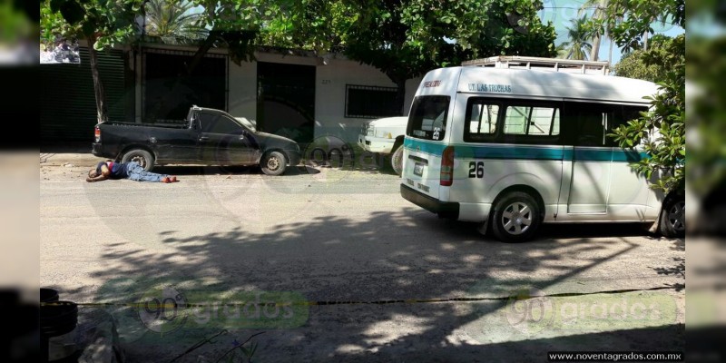 Asesinan a chofer de combi con balazo en la cabeza en Coyuca de Benítez, Guerrero  