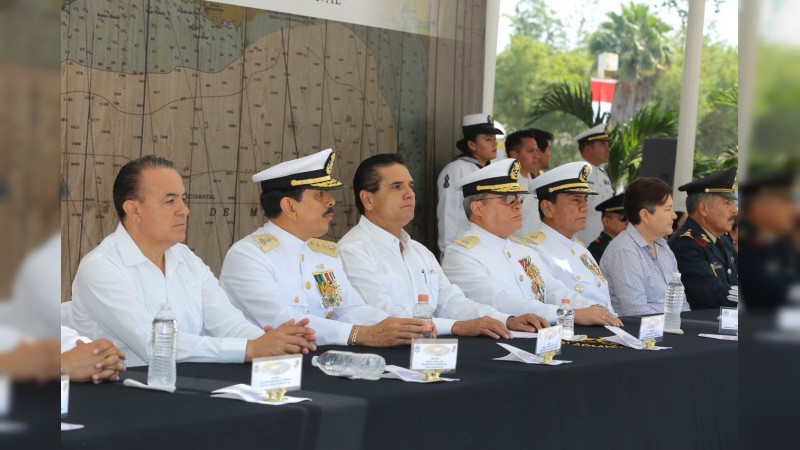 Asiste Gobernador al nombramiento del nuevo mando de la 10 Zona Naval 