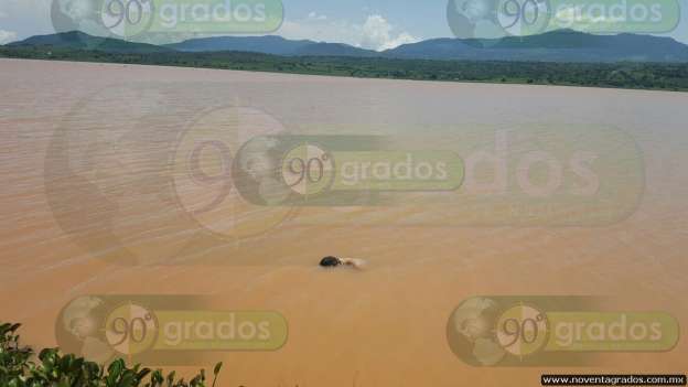 Localizan cadáver flotando en laguna de Cotija, Michoacán 