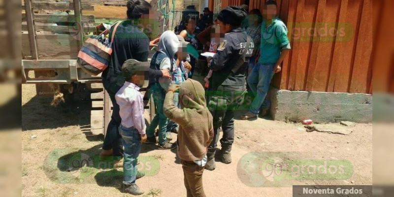 Familias huyen de San Miguel Totolapan por disputa de grupos delincuenciales - Foto 0 