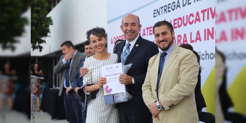Reconocen a 36 docentes del Servicio de Atención a la Niñez en Condición de Enfermedad - Foto 0 