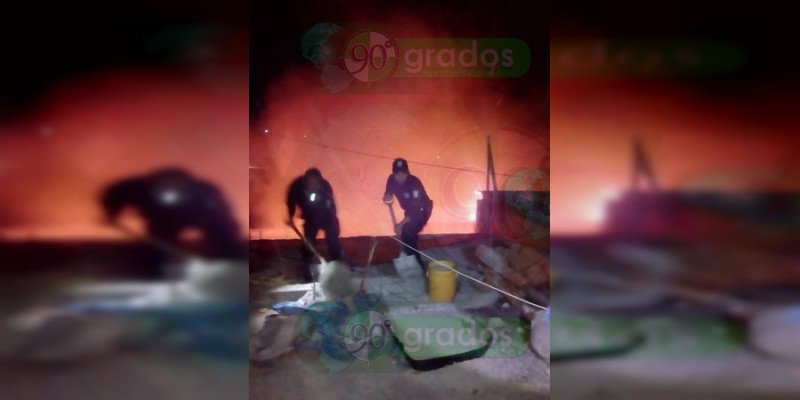 Se incendia bodega en Zitácuaro - Foto 1 