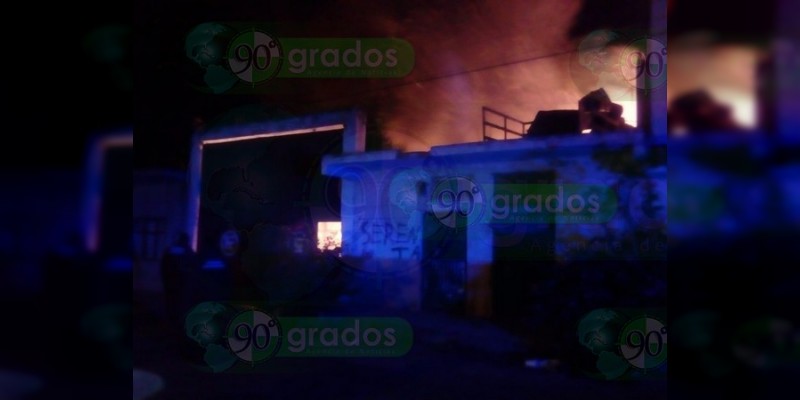 Se incendia bodega en Zitácuaro - Foto 2 
