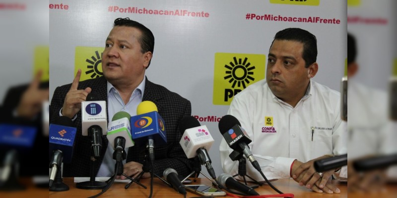 PRD invita a Víctor Manríquez a reelegirse en Uruapan   