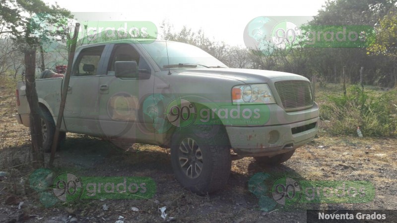 En camioneta clonada de la Marina abandonaron a los 8 ejecutados de Aquila, Michoacán - Foto 1 