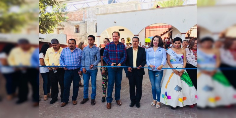 Inaugura Compesca la Feria del Pescado de Cuitzeo 