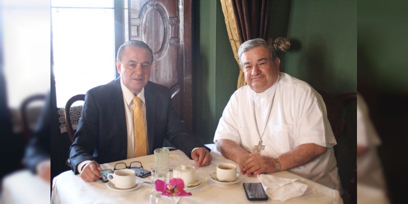 Se reúne Pascual Sigala con arzobispo de Morelia 