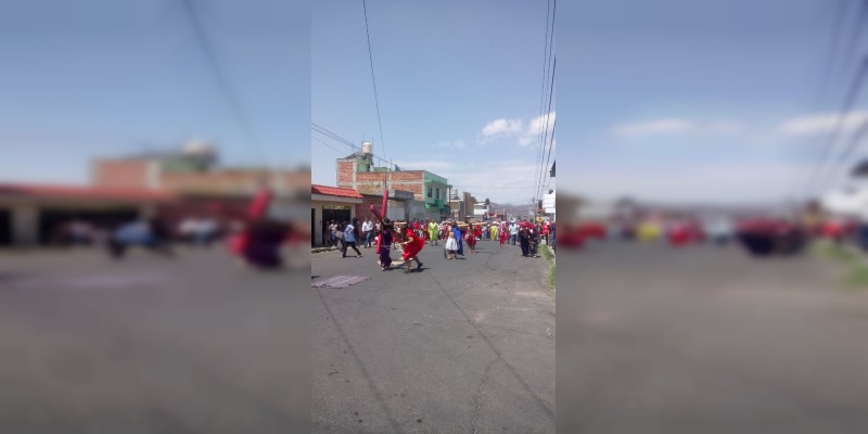 Se realizó el viacrucis de la Pasión y Muerte de Jesucristo en Zitácuaro - Foto 3 