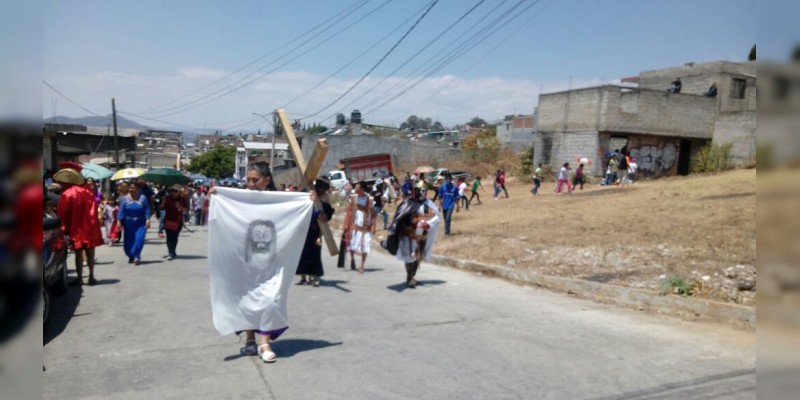 Se realizó el viacrucis de la Pasión y Muerte de Jesucristo en Zitácuaro - Foto 4 