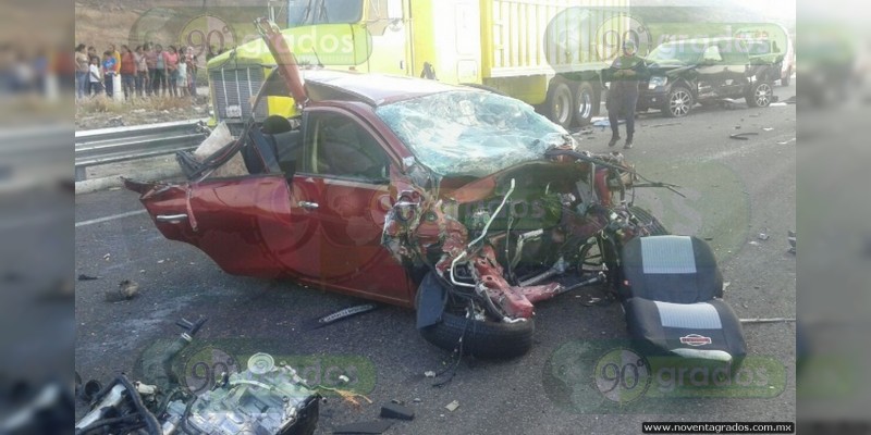 Choque en la Iguala - Cuernavaca deja un muerto y seis heridos, en Guerrero