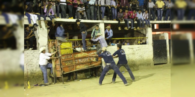 Muere jinete aplastado por un toro en La Huacana 