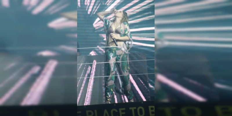 Belinda subió borracha a un espectáculo en Cancún  