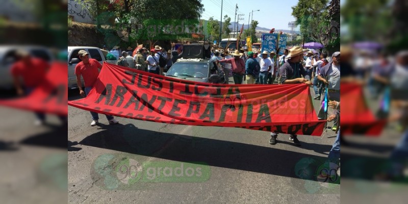Marchan en Morelia a un año de operativo en Arantepacua que dejó cuatro muertos - Foto 0 