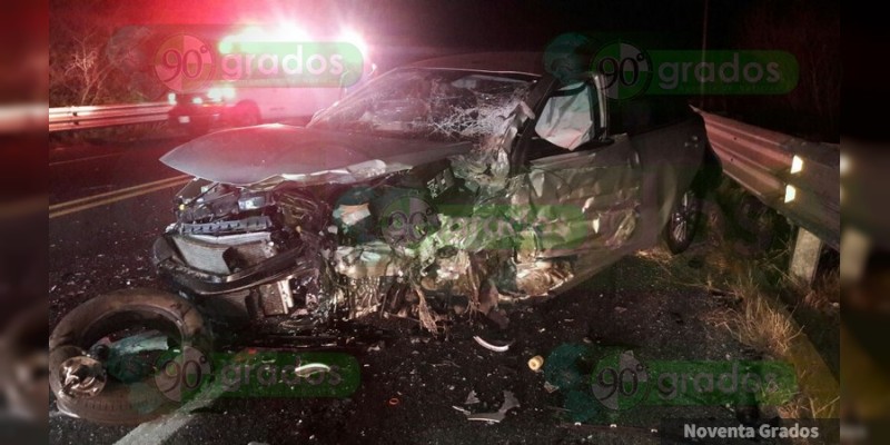Choque en la Autopista Siglo XXI deja dos lesionados