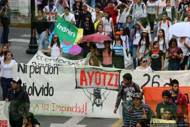 Arriban normalistas al Centro Histórico de Morelia - Foto 1 