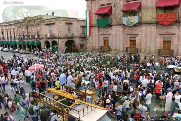 Arriban normalistas al Centro Histórico de Morelia - Foto 2 