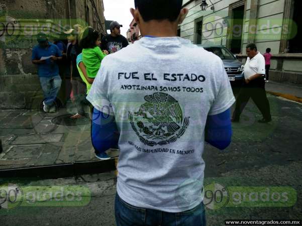 Arriban normalistas al Centro Histórico de Morelia - Foto 5 