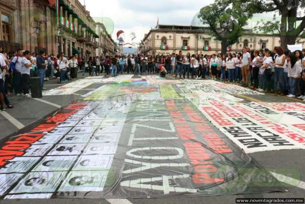 Arriban normalistas al Centro Histórico de Morelia - Foto 9 