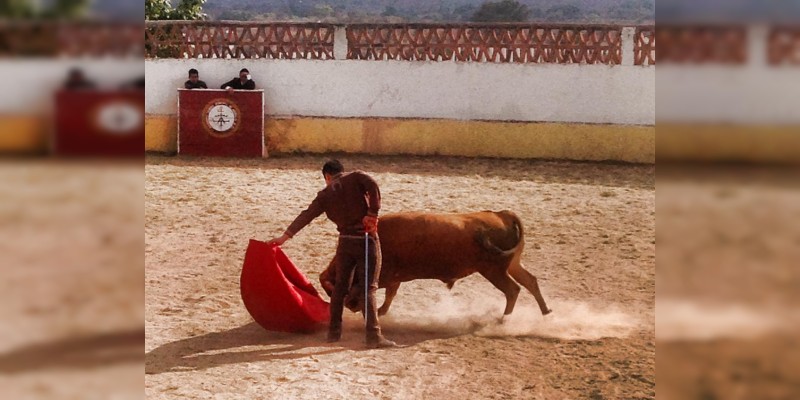 Juan Chávez el pincela gran faena a toro castaño de Gonzalo Vega - Foto 1 