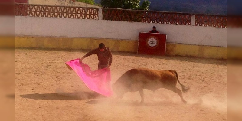 Juan Chávez el pincela gran faena a toro castaño de Gonzalo Vega - Foto 2 