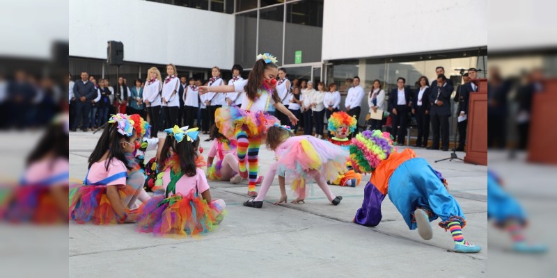 Reanudan actividades 12 mil planteles educativos en Michoacán 