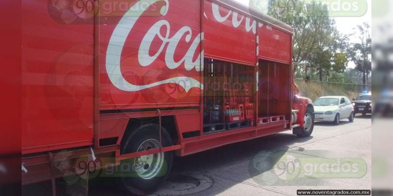 Un muerto y dos heridos en asalto a camión de la Coca en Tlapa, Guerrero  