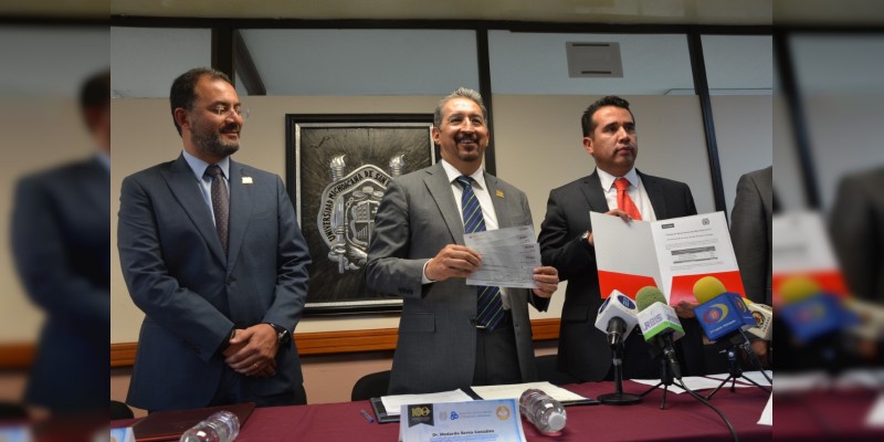 Otorgan 450 mil pesos en becas de movilidad a 11 alumnos de la Universidad Michoacana 