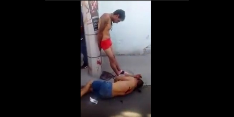 Video: Linchan y exhiben a dos presuntos asaltantes en Celaya, Guanajuato 