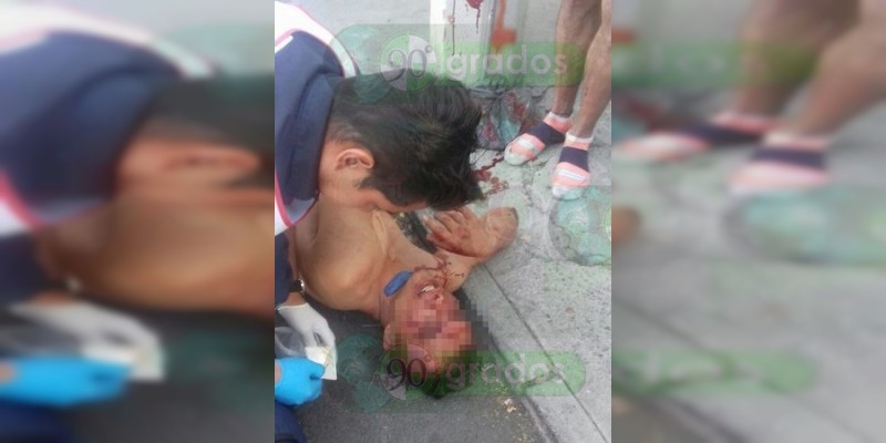Vecinos detienen y golpean a ladrones en Celaya, Guanajuato - Foto 0 