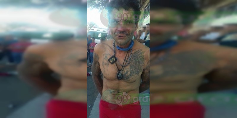 Vecinos detienen y golpean a ladrones en Celaya, Guanajuato - Foto 1 