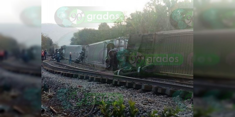Se descarrila el tren en Ziracuaretiro, Michoacán - Foto 0 