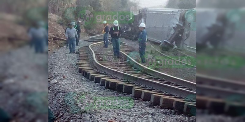 Se descarrila el tren en Ziracuaretiro, Michoacán - Foto 1 