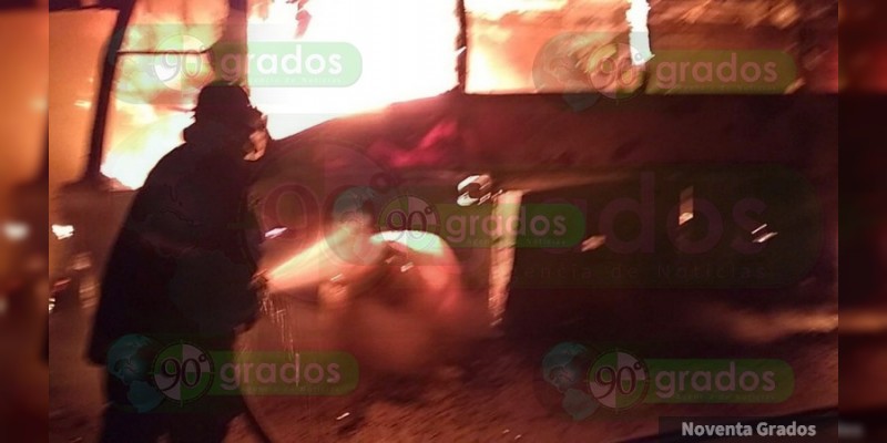 Se incendia autobús donde viajaban casi 50 personas en La Piedad, Michoacán - Foto 2 