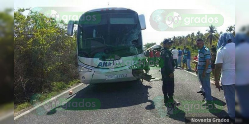 Choque de autobús, combi y camioneta en Chilpancingo deja dos muertos y cinco heridos - Foto 4 